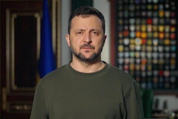 Ukrayna Devlet Başkanı Zelenski, Ukrayna'nın, barışı getirebilecek gerçek kararlara hazır