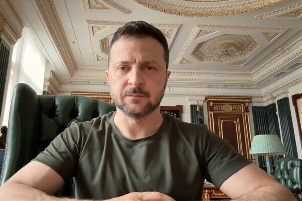 Ukrayna Devlet Başkanı Zelenski, kararnamelerden ilkinin, ortaklarının Ukrayna'ya, özellikle de