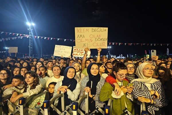 Afyonkarahisar’da düzenlenen Motofest etkinliği, Grup İkilem konseriyle devam ediyor. Festival
