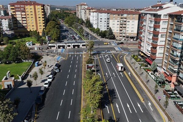 Eskişehir’in en yoğun ulaşım akslarından biri olan Atatürk Bulvarı’nda, 1