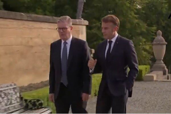Fransa Cumhurbaşkanı Emmanuel Macron'un ev sahipliğinde, Ukrayna lideri Volodimir Zelenski