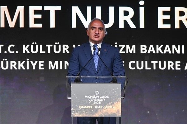 Bakan Ersoy, festivalin ilk gününde oldukça yoğun bir kültür ve