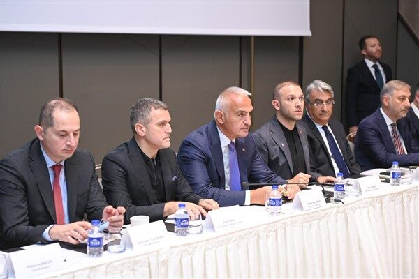 Toplantıda İstanbul’un kültür-sanat ve turizm vizyonuna dair değerlendirmeler yapılırken, kentin