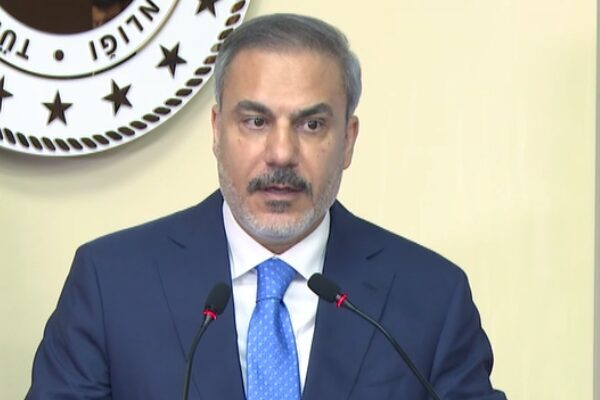 Dışişleri Bakanlığından yapılan açıklamaya göre Bakan Fidan, Hollanda Dışişleri Bakanı David