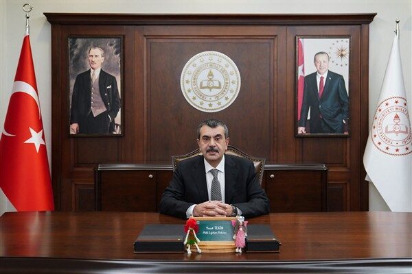 Bakan Tekin, Besni ilçesindeki Dr. Necip Öztürk Ortaokulunun açılış programında