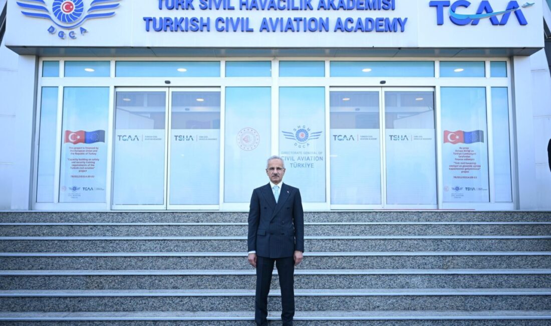 Ulaştırma ve Altyapı Bakanı Uraloğlu, AK Parti Tunceli İl Başkanlığı'nda düzenlenen