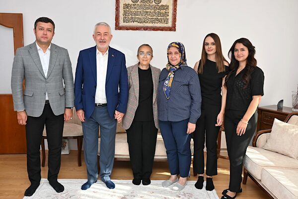 Isparta Belediye Başkanı Şükrü Başdeğirmen ve eşi Şadiye Başdeğirmen, Türkiye