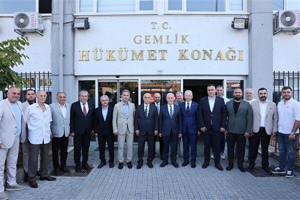 Başkan Bozbey, program kapsamında Gemlik Belediye Başkanı Şükrü Deviren ile