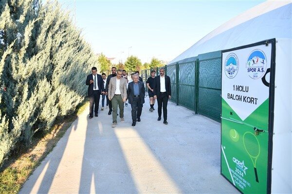 Kayseri Büyükşehir Belediye Başkanı Büyükkılıç, tenis sporuna olan ilgiyi arttırmak amacıyla