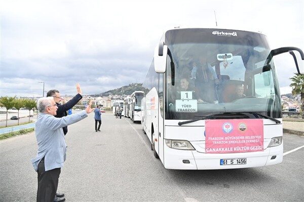 Dört otobüsle yola çıkan emekliler, şanlı tarihimizin en önemli dönüm
