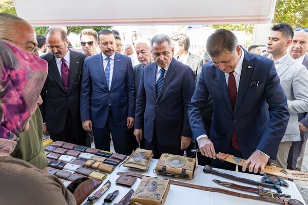 38. Ahilik Haftası kapsamında Konak Atatürk Meydanı’nda düzenlenen İzmir Esnaf