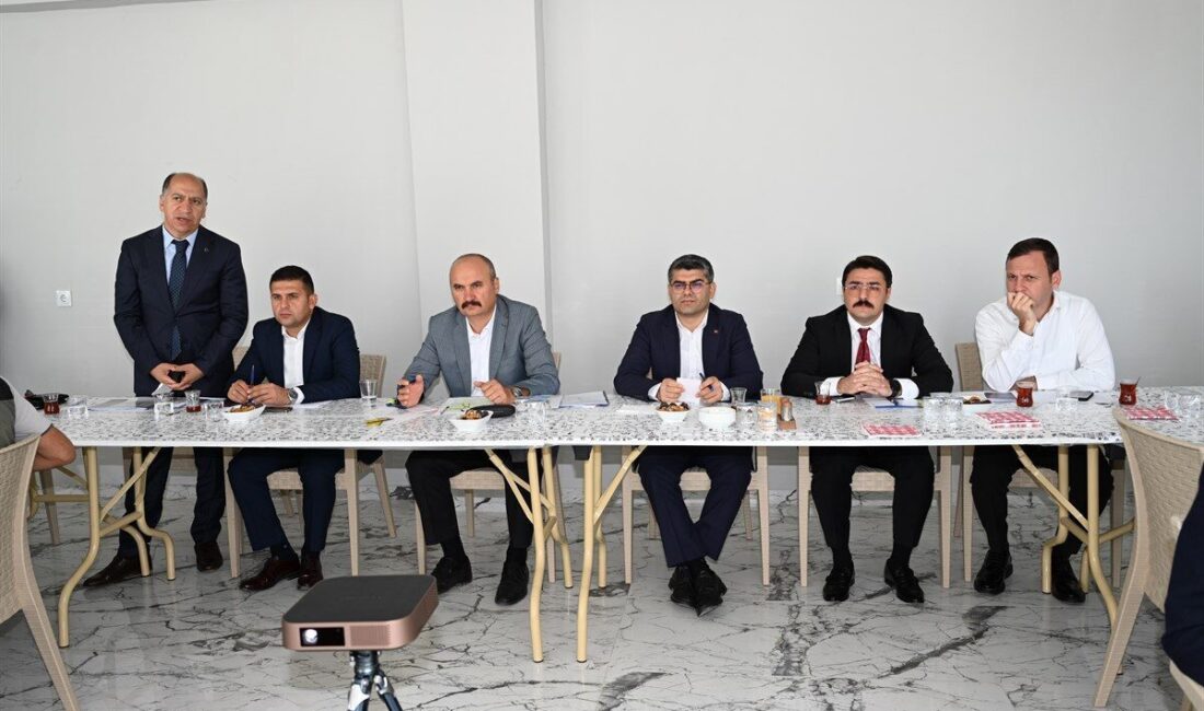 Toplantıya; Vali Yardımcıları; Mustafa Caner Culukar, Ekrem Güngör ve Gökhan