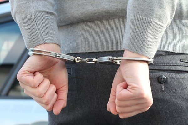 Ş.Ç. isimli şahsın ikametinde ve eklentilerinde yapılan aramada, 2 kilo