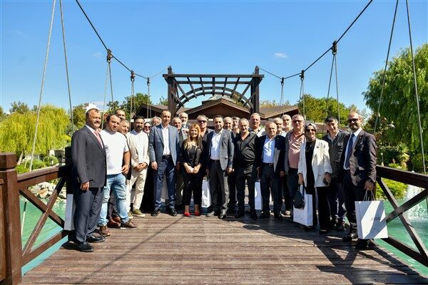 Ziyarette, projeler muhtarlara tanıtıldı. Başkan Vekili Aksoy, ilçede hayata geçirilen