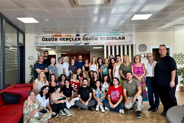 İzmir Büyükşehir Belediyesi, gençler ile ileri yaş bireylerin bir araya