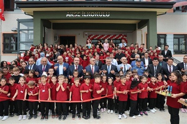 Eğitim-Öğretim Dönemi haftasıyla Çayırova’da program düzenlendi. Programa ev sahipliği yapan