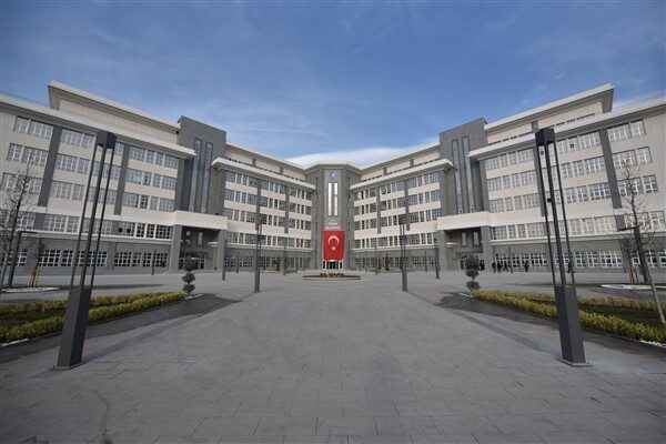 Çorum Belediyesi Sosyal Yardım İşleri Müdürlüğü’nden yardım alan ailelerin kırtasiye