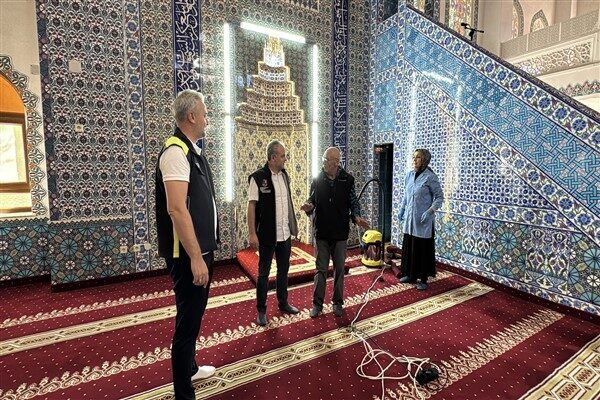 Başkan Yardımcısı Candan, Sosyal Yardım İşleri Müdürlüğü personeli ile birlikte
