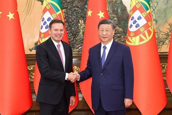 Çin Cumhurbaşkanı Xi Jinping, bugün başkent Beijing'de Portekiz Başbakanı Luis
