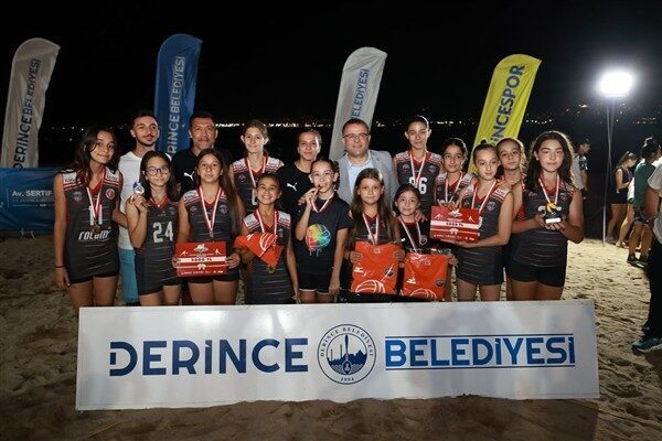 Derince Belediyesi tarafından Harikalar Sahili’nde Plaj Voleybolu Turnuvası düzenlendi. Üç