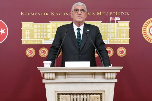 İYİ Parti Genel Başkanı Müsavat Dervişoğlu, vefat eden eski Sanayi