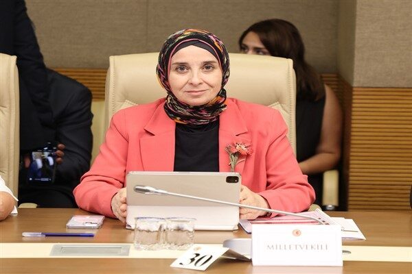 DEVA Partisi İstanbul Milletvekili Elif Esen, bu olayın yalnızca bireysel bir