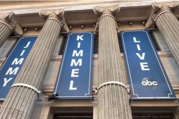 Pazartesi günü yayınlanan bir açıklamada Disney, Kimmel'ın "gergin bir durumu