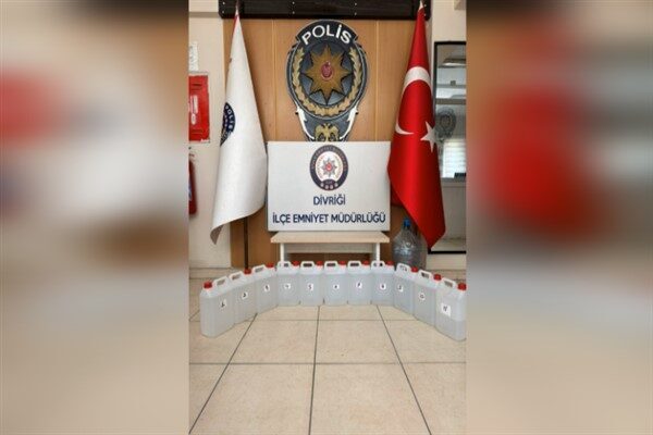 Sivas Valiliğinden yapılan açıklamaya göre ilçede bulunan bir ikamette kaçak/sahte