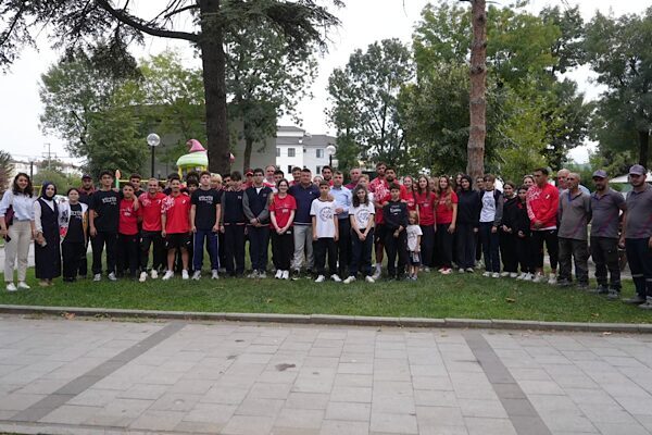 Düzce Belediyesi tarafından başlatılan “Temiz Şehir Düzce” kampanyası devam ediyor.