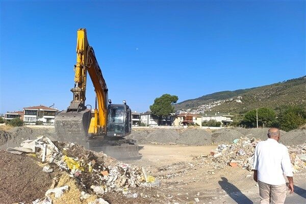 Fen İşleri Müdürlüğü ile Temizlik İşleri Müdürlüğü ekipleri tarafından ortaklaşa