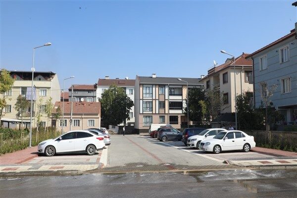 Yaz aylarında yapım çalışmalarını sürdüren İnegöl Belediyesi, Ertuğrulgazi Mahallesi'nde Marmaris
