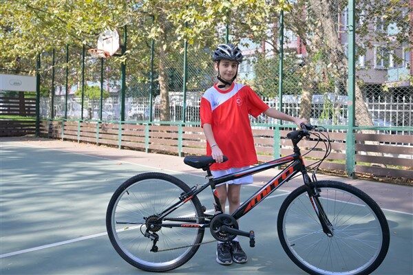 Esenyurt Belediyesi, Kış Spor Okulları kapsamında 7-14 yaş grubu çocuklara