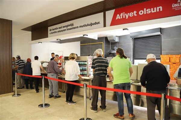 Kent Lokantalarında günlük ortalama bin 200 öğün yemek hazırlanıyor. Eskişehir
