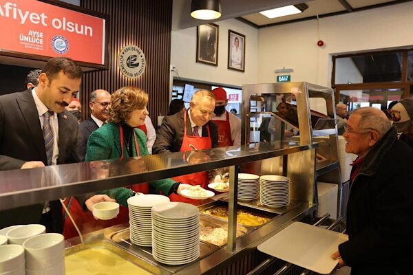 Eskişehir Büyükşehir Belediyesi’nin sosyal belediyecilik projelerinden biri olan Kent Lokantaları,