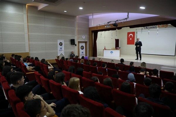 İnegöl Belediye Başkanı Alper Taban, özellikle gençlerin vizyon ve fikirlerinden