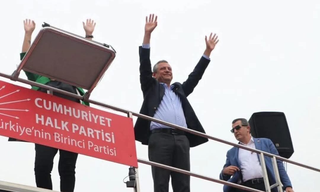 CHP Genel Başkanı Ögür Özel, CHP’nin düzenlediği Afyonkarahisar Meydanı’nda ‘Millet