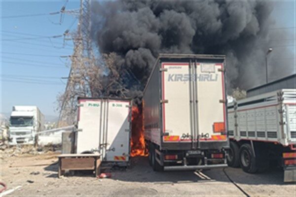 Bornova Işıkkent’te bulunan bir kamyon garajında, saat 14.15 sıralarında yangın