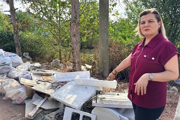 İzmit Belediye Başkanı Fatma Kaplan Hürriyet ve ekibi mahallelerdeki düzensiz