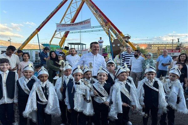 Karabük Belediyesi tarafından düzenlenen 2. Geleneksel Toplu Sünnet Şöleni'ne; AK Parti