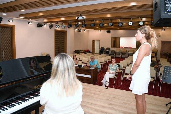 Konyaaltı Belediyesi bünyesinde hizmet veren Müzik Akademisi‘nde yeni dönem hazırlıkları