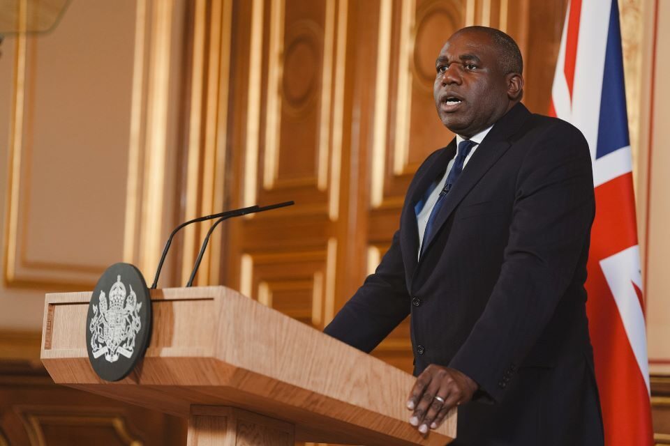İngiltere Başbakan Yardımcısı David Lammy, Kırgızistan Cumhurbaşkanı Sadır Caparov ile