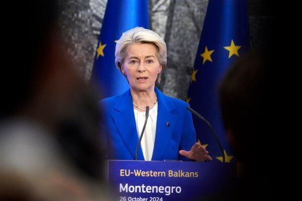 AB Komisyonu Başkanı Leyen, Danimarka Başbakanı Mette Frederiksen ile Kopenhag Havaalanına