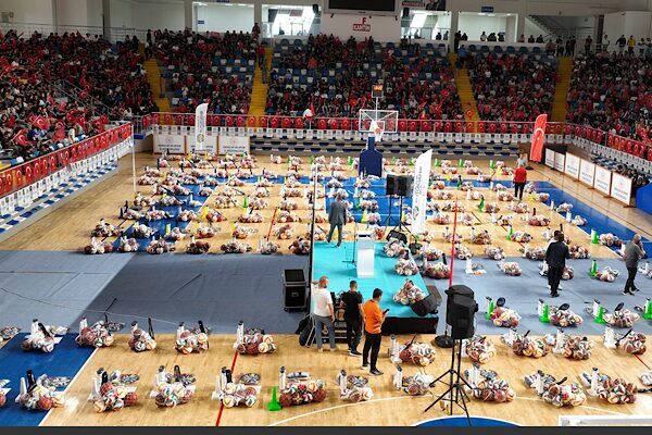 Malatya Büyükşehir Belediyesi tarafından, okullara yaptığı spor tesisi yatırımlarının yanı