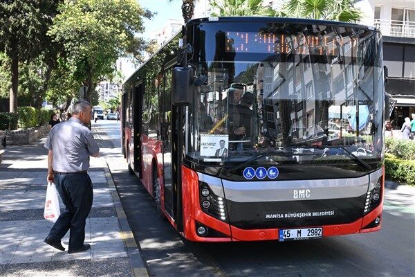 2025-2026 eğitim-öğretim yılının başlamasıyla birlikte Manisa Büyükşehir Belediyesi, öğrencilerin okullarına