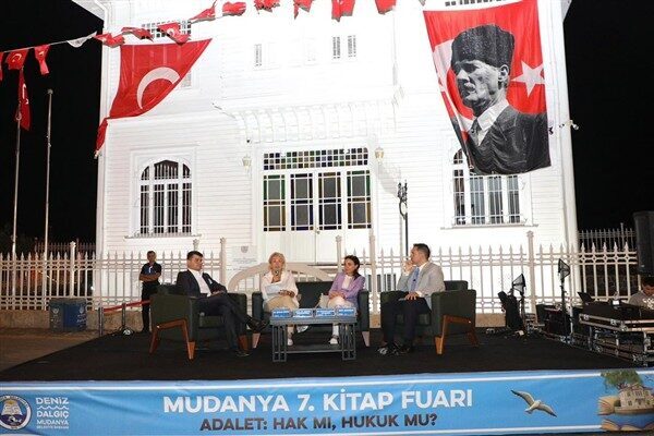 Fuarın üçüncü gününde “Adalet Söyleşileri”nde Mudanyalılar ile bir araya gelen