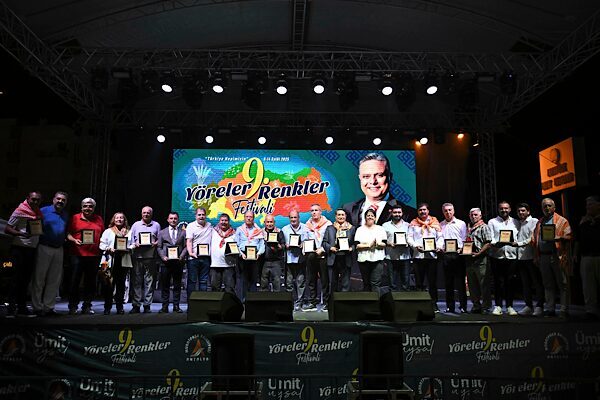 Antalya Muratpaşa Belediyesi’nin 9’uncusunu düzenlediği Yöreler Renkler Festivali kapsamında Akdeniz