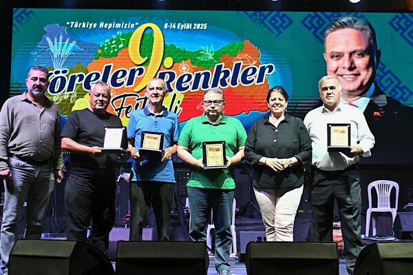 Antalya Muratpaşa Belediyesi tarafından düzenlenen Yöreler Renkler Festivali’nin üçüncü gününde