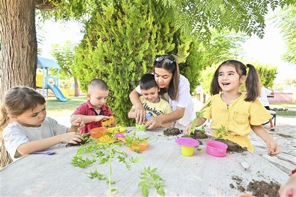 Muratpaşa Belediyesi kreşlerinde ilk ders zili çaldı. Çağlayan, Ermenek, Dutlubahçe,
