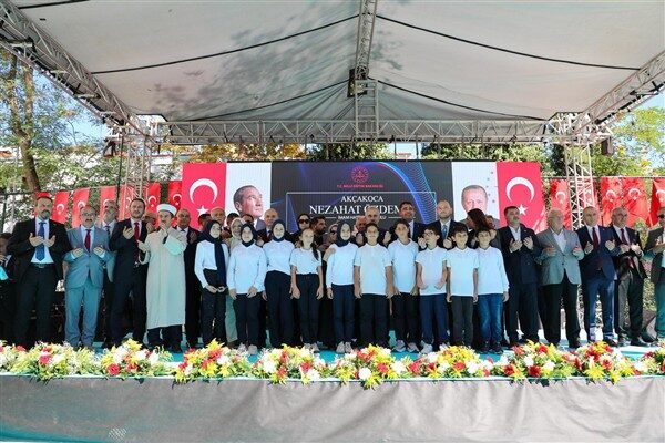 Açılışa Düzce Valisi Selçuk Aslan, AK Parti MKYK Üyesi ve