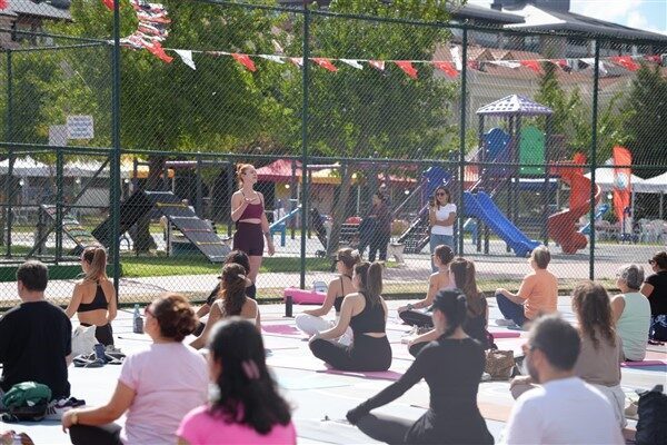 Nazım Hikmet Ran Parkı’ndaki festival alanını sabahın erken saatlerinde dolduran